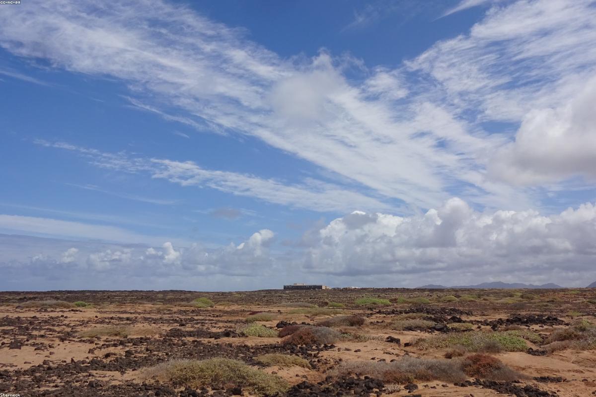 Desert landscape representing a lost map URL