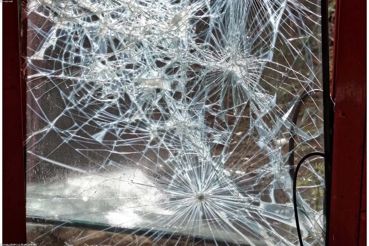 Broken glass metaphor for corrupted updates